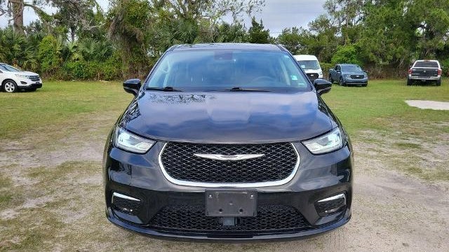 2024 Chrysler Pacifica Plug-In Hybrid Road Tripper