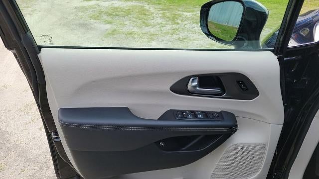 2024 Chrysler Pacifica Plug-In Hybrid Road Tripper