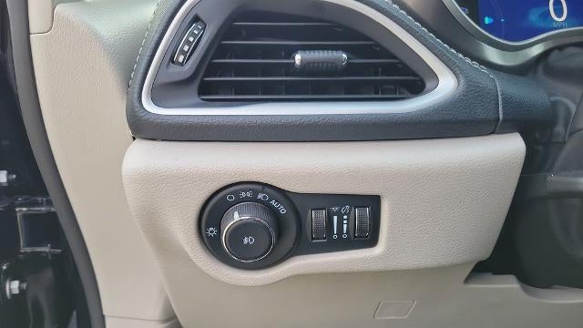 2024 Chrysler Pacifica Plug-In Hybrid Road Tripper
