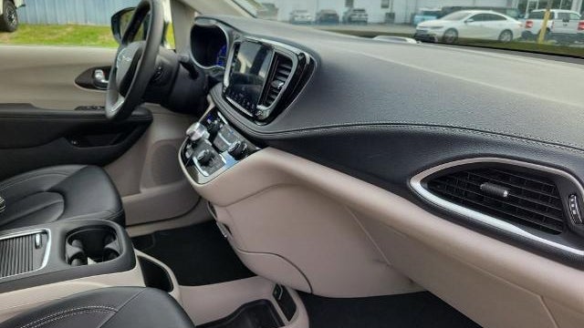 2024 Chrysler Pacifica Plug-In Hybrid Road Tripper