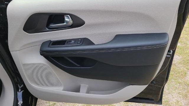 2024 Chrysler Pacifica Plug-In Hybrid Road Tripper