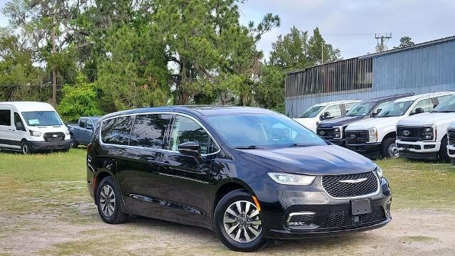 2024 Chrysler Pacifica Plug-In Hybrid Road Tripper