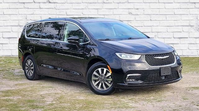 2024 Chrysler Pacifica Plug-In Hybrid Road Tripper