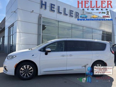 2023 Chrysler Pacifica Plug-In Hybrid Limited 4DR Mini-Van