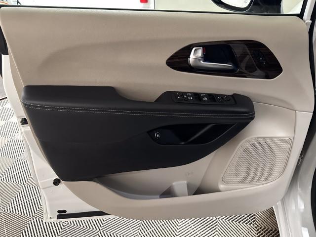 2023 Chrysler Pacifica - $22,500