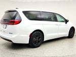 2024 Pacifica Plug-In Hybrid Thumbnail 2
