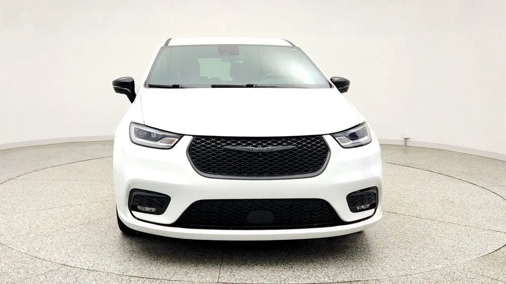 2024 Chrysler Pacifica Plug-In Hybrid Road Tripper