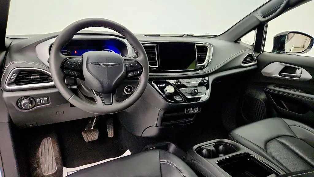 2024 Chrysler Pacifica Plug-In Hybrid Road Tripper
