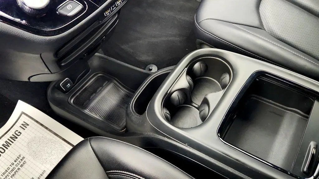 2024 Chrysler Pacifica Plug-In Hybrid Road Tripper
