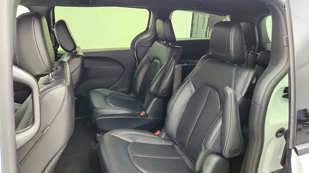 2024 Chrysler Pacifica Plug-In Hybrid Road Tripper