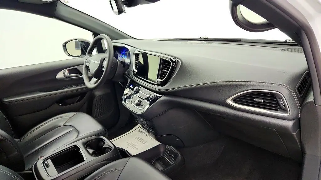 2024 Chrysler Pacifica Plug-In Hybrid Road Tripper
