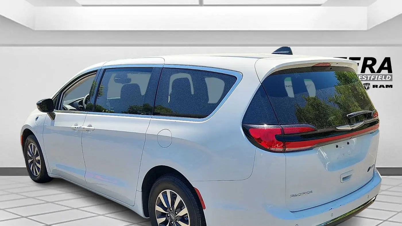 2024 Chrysler Pacifica Plug-In Hybrid Select
