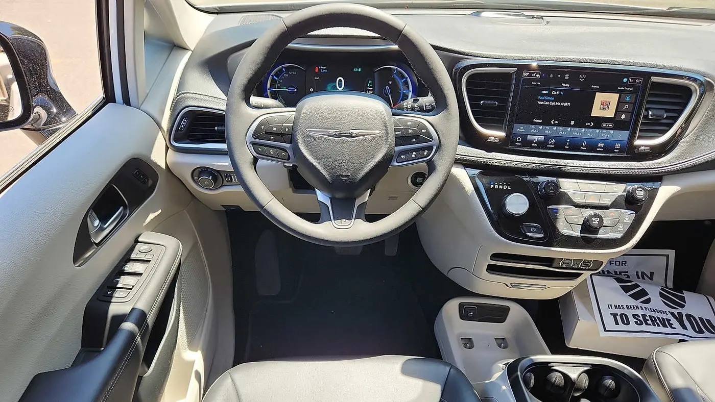 2024 Chrysler Pacifica Plug-In Hybrid Select