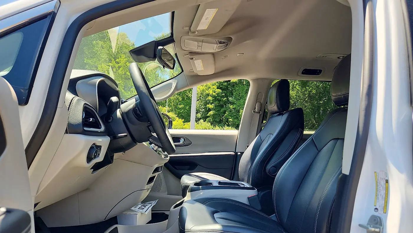 2024 Chrysler Pacifica Plug-In Hybrid Select