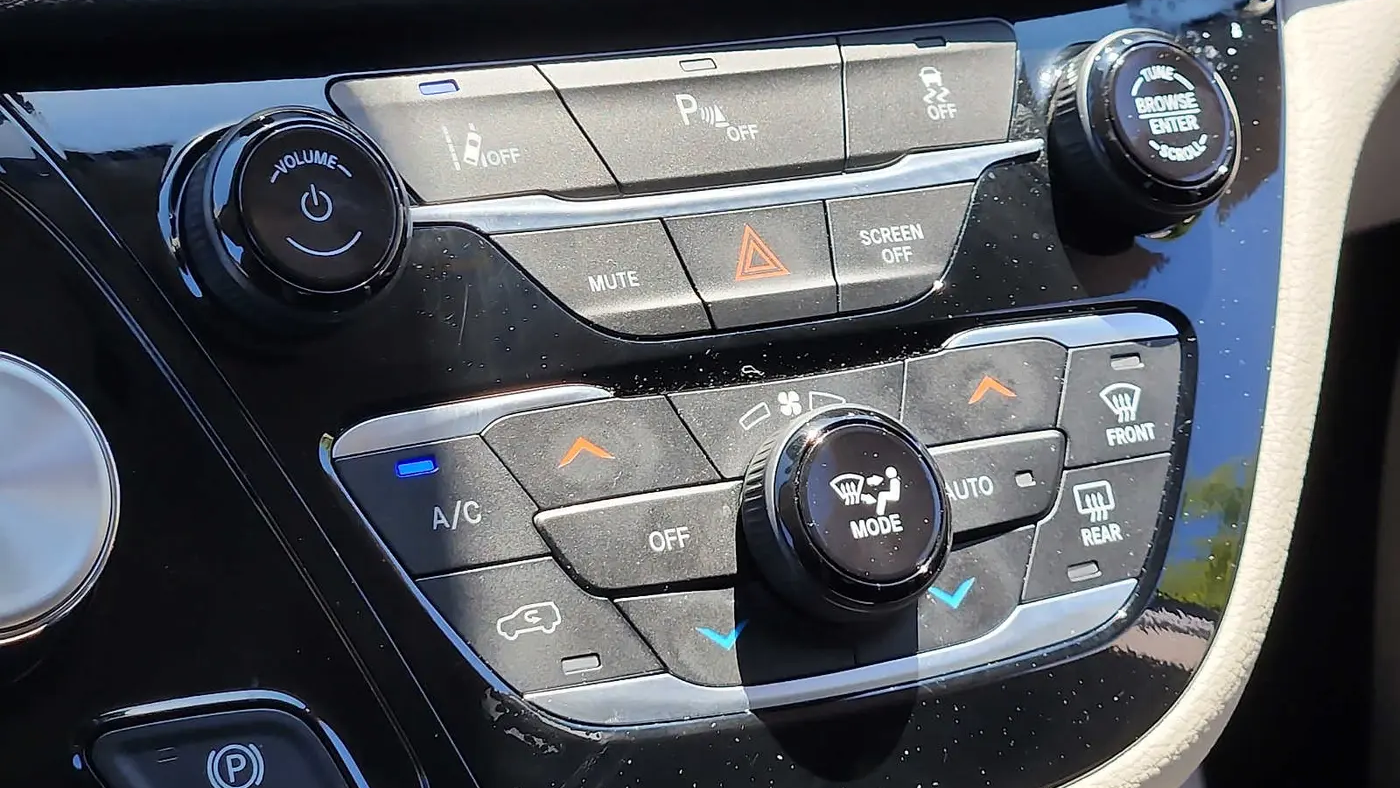 2024 Chrysler Pacifica Plug-In Hybrid Select