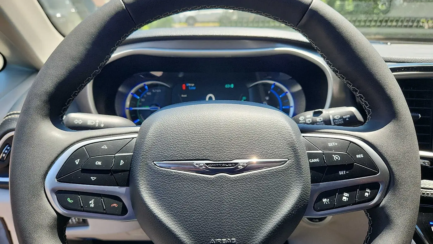 2024 Chrysler Pacifica Plug-In Hybrid Select
