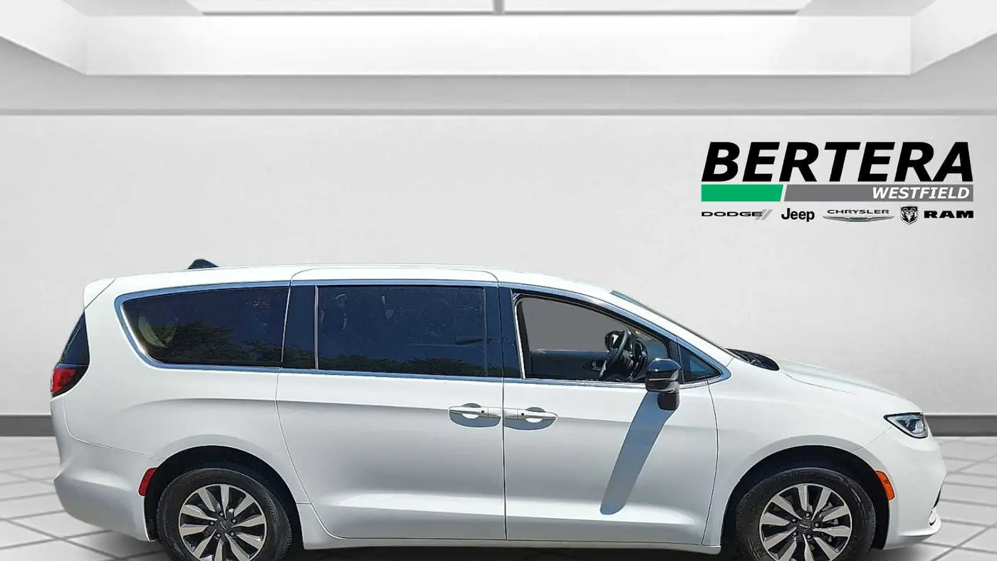 2024 Chrysler Pacifica Plug-In Hybrid Select
