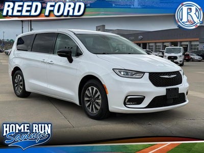 2024 Chrysler Pacifica Plug-In Hybrid Road Tripper 4DR Mini-Van