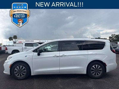 2024 Chrysler Pacifica Plug-In Hybrid Select 4DR Mini-Van