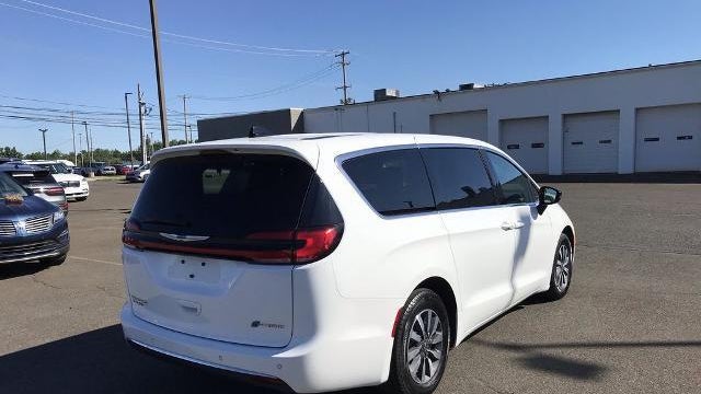 2024 Chrysler Pacifica Plug-In Hybrid Road Tripper