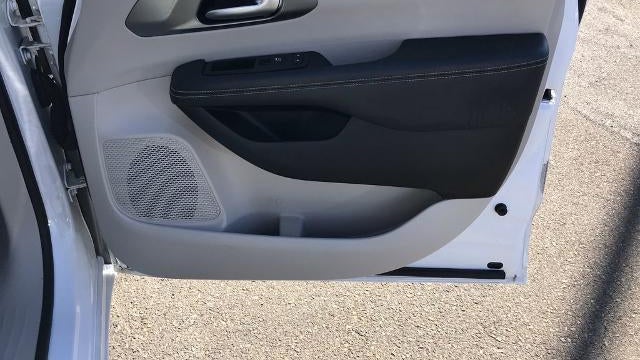 2024 Chrysler Pacifica Plug-In Hybrid Road Tripper