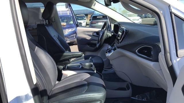 2024 Chrysler Pacifica Plug-In Hybrid Road Tripper