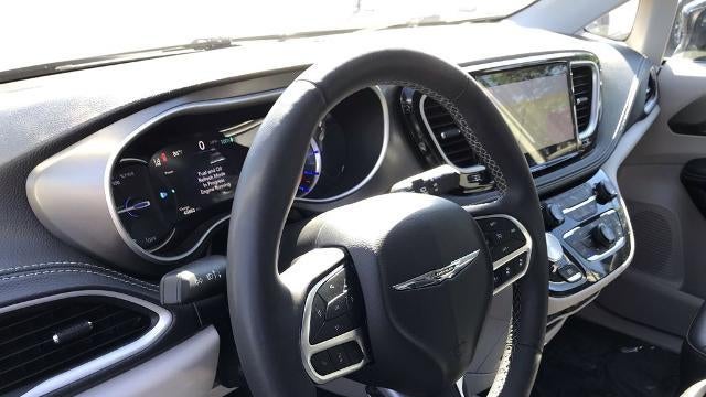 2024 Chrysler Pacifica Plug-In Hybrid Road Tripper