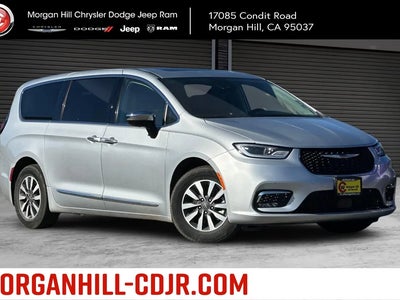 Photo of a 2023 Chrysler Pacifica Plug-In Hybrid Limited 4DR Mini-Van for sale