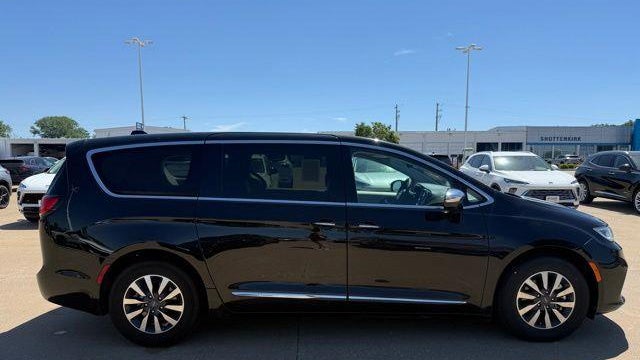 2023 Chrysler Pacifica Plug-In Hybrid Limited