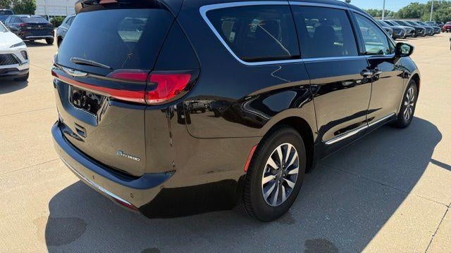 2023 Chrysler Pacifica Plug-In Hybrid Limited