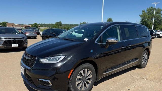 2023 Chrysler Pacifica Plug-In Hybrid Limited