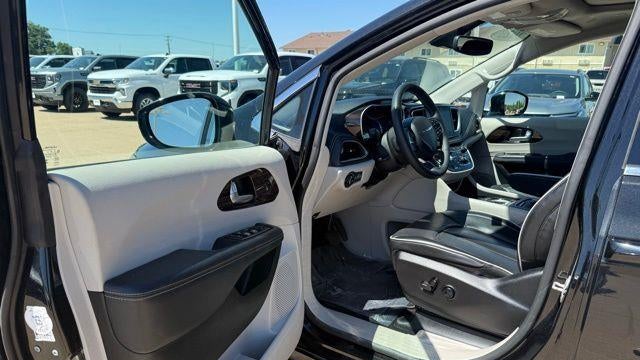 2023 Chrysler Pacifica Plug-In Hybrid Limited