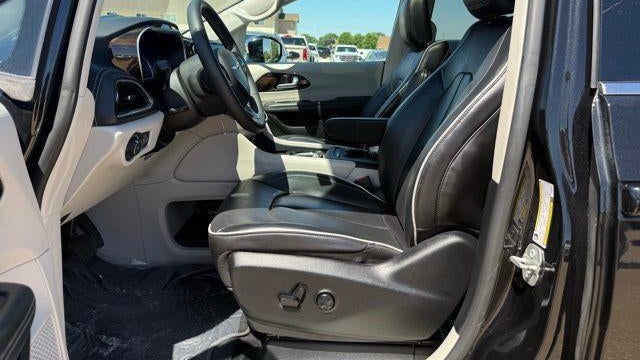 2023 Chrysler Pacifica Plug-In Hybrid Limited