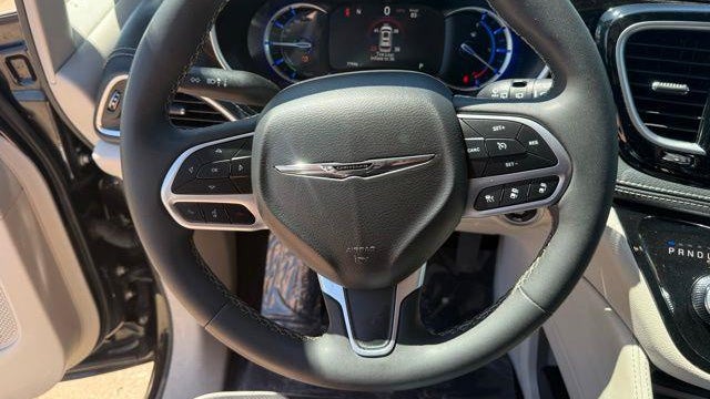 2023 Chrysler Pacifica Plug-In Hybrid Limited