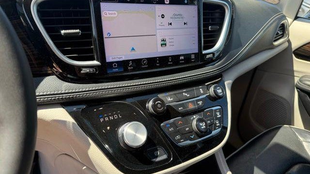 2023 Chrysler Pacifica Plug-In Hybrid Limited