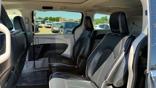 2023 Chrysler Pacifica Plug-In Hybrid Limited