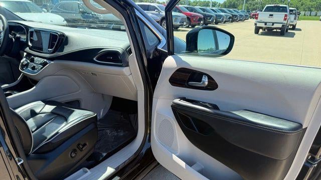 2023 Chrysler Pacifica Plug-In Hybrid Limited