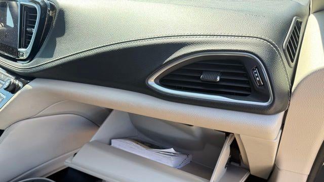 2023 Chrysler Pacifica Plug-In Hybrid Limited