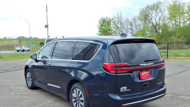 2024 Chrysler Pacifica Plug-In Hybrid Road Tripper