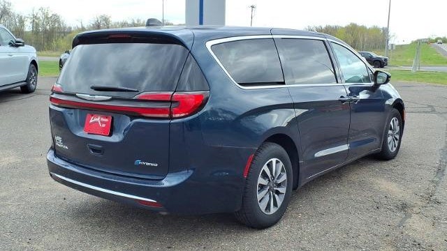 2024 Chrysler Pacifica Plug-In Hybrid Road Tripper