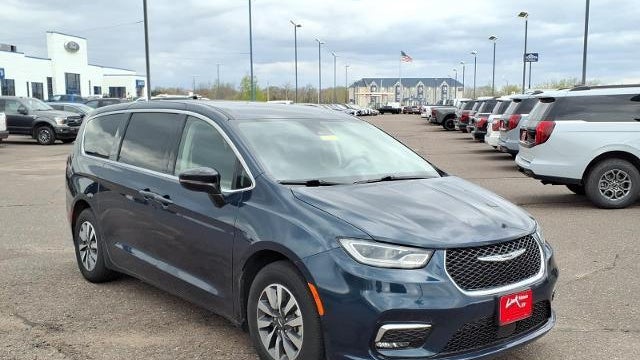 2024 Chrysler Pacifica Plug-In Hybrid Road Tripper
