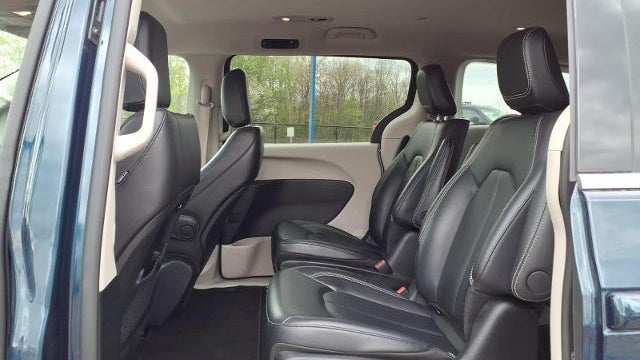 2024 Chrysler Pacifica Plug-In Hybrid Road Tripper