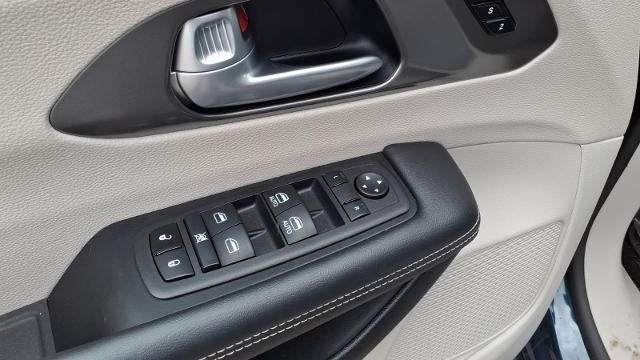 2024 Chrysler Pacifica Plug-In Hybrid Road Tripper