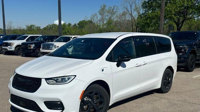 Preowned 2024 Chrysler Pacifica Plug-In Hybrid Road Tripper for Sale