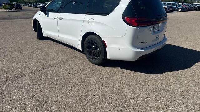 2024 Chrysler Pacifica Plug-In Hybrid Road Tripper