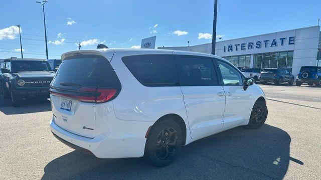 2024 Chrysler Pacifica Plug-In Hybrid Road Tripper