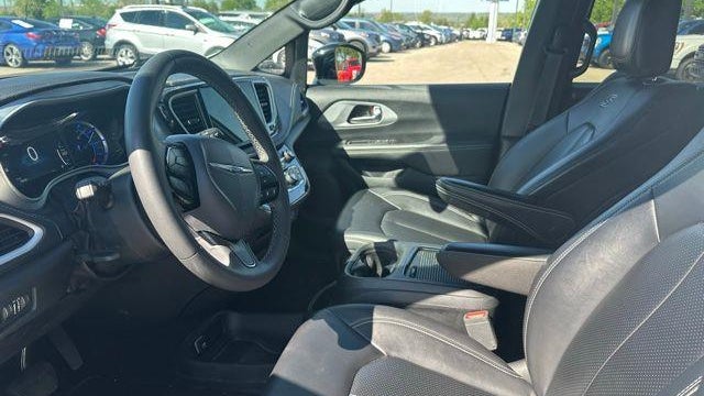 2024 Chrysler Pacifica Plug-In Hybrid Road Tripper