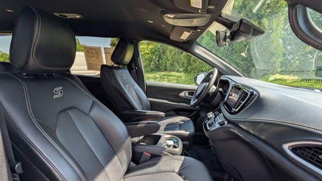 2024 Chrysler Pacifica Plug-In Hybrid Road Tripper