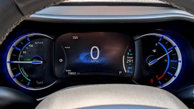 2024 Chrysler Pacifica Plug-In Hybrid Road Tripper
