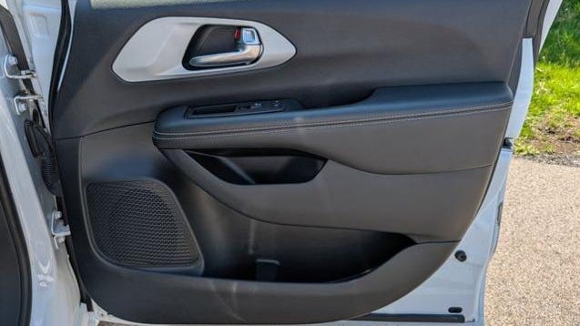 2024 Chrysler Pacifica Plug-In Hybrid Road Tripper